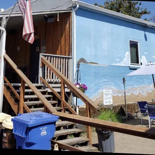 Outdoor seating/ beach area