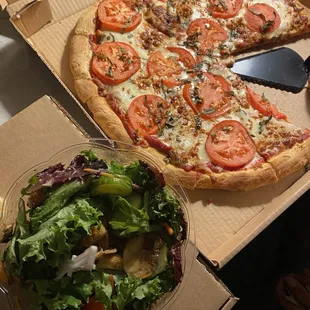 16&quot; margarita fresca and salad