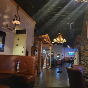 Entrance and dining room