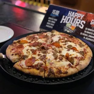 Meatlovers pizza/only sausage and pepperoni \^^/... }:{