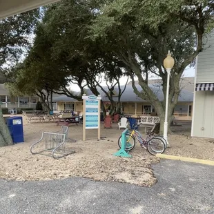 This is just a cute spot and the Crab Broil spot is hard to find so there it is on the left of the photo up the stares on the side