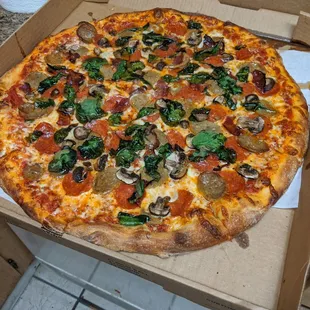 18" pizza and his lasagna are to die for! I will never get pizza anywhere else. Also the lasagna is SO good.