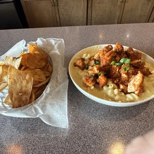 Buffalo Mac &amp; Cheese and house chips
