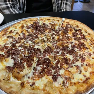 14&quot; chicken bacon ranch pizza.