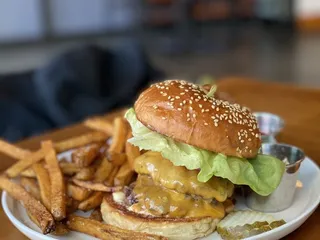 Monument Restaurant & Tavern