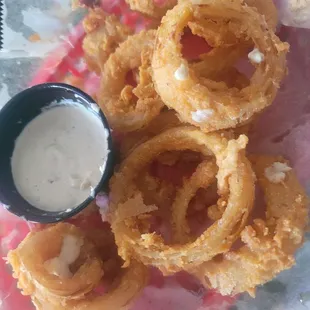 Onion rings with horseradish dip