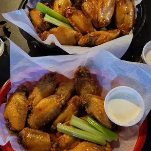 chicken wings, fried chicken wings, poultry, bbq chicken, chicken, chicken wings and fried chicken, food, bbq wings, fried chicken