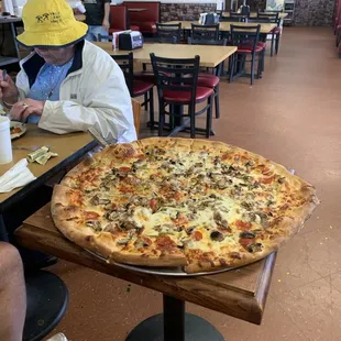 A comparison to see how big the pizza is!!