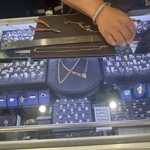 Did a quick fix on a chain that was too long , only took about 5 minutes and charged $10, while other places were charging $30-40!