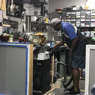 08.30.19 Kevin drilling the Hubs' bowling ball.