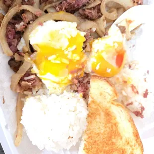 Corned beef with onions - added 2 sunny side up eggs. Yummy for my tummy !