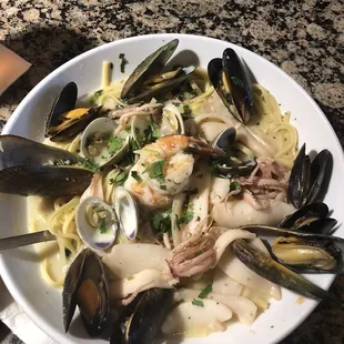 The Giovanni pasta and Pescatore in white wine sauce!