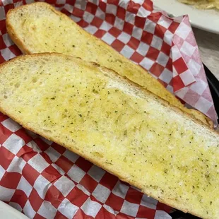 Free garlic bread with pasta entrees