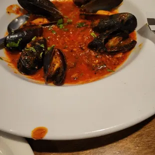 Seamera. Mussels in red sauce