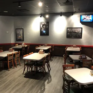 Cool little dining room that looks newly renovated.