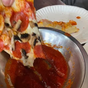 Pepperoni &amp; Mushrooms BUT you must order a side of Marinara Sauce OHH Soooo Good! Bottle This!