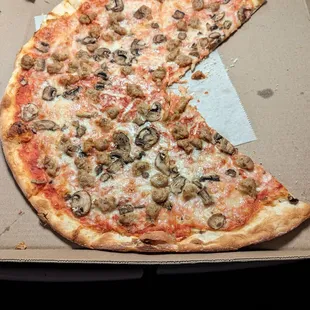 18 inch sausage and mushroom pizza. I ate the wings before the picture.