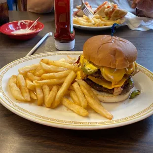 Loganburger and fries