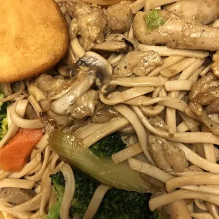 Chicken Lo Mein