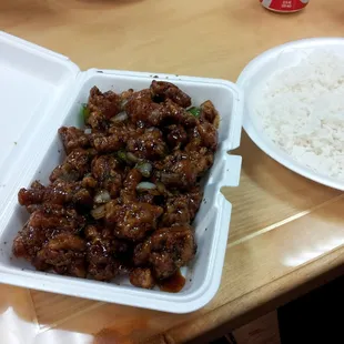 Black pepper chicken with white rice.