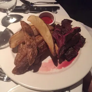 SKIRT STEAK MARINATED IN GARLIC & LEMON WITH CRISP RUSSET FRIES & HOMEMADE SRIRACHA KETCHUP