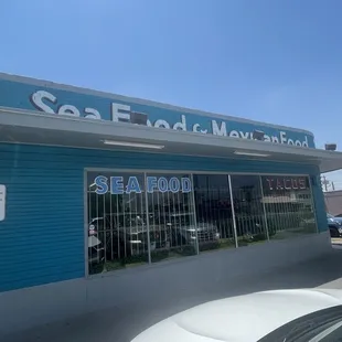 the outside of the restaurant