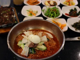 Bowl And Plate Eatery