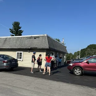 A line outside is a clear indicator of deliciousness