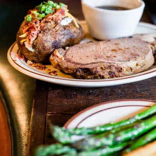 a plate of meat and asparagus