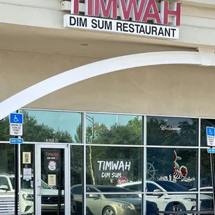 (･‿･) /ﾟ*:｡ﾟ Let's go in on this warm Saturday. Mr. C mentioned all week to come here even while he was out of town-lol.