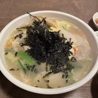 Rice Cake Soup with Dumpling