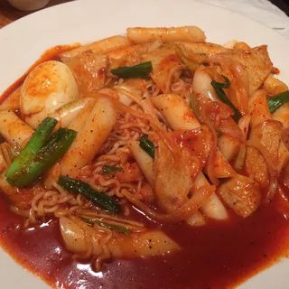 Spicy Rice Cakes with Ramen