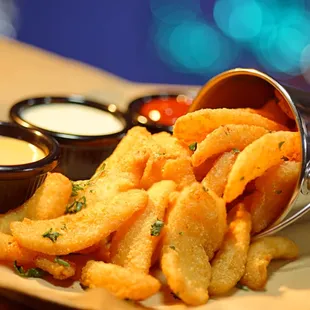 french fries with dipping sauce