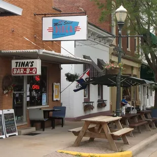 ows the outside of the restaurant