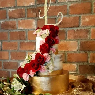 How lovely are the naked cakes! This one we did a painted gold bottom tier with red roses cascading down
