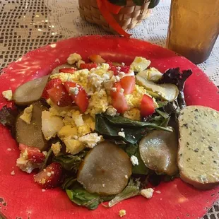 Egg salad salad with grilled pears