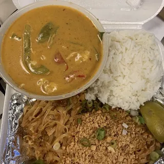 #6 Panang Curry with Plain Pad Thai Combination (2 star minimum spice)