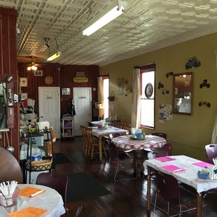 Cute little place to grab breakfast with all country charm!!!