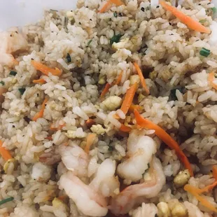 I love tings Shrimp fry rice.  Her green papaya salad is awesome too