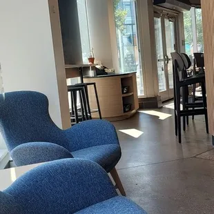 Cute place with comfy chairs!