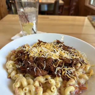 Mac and cheese with pulled pork