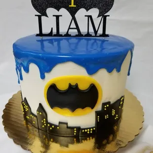 a batman birthday cake