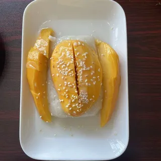 D3. Sweet Sticky Rice with Ice Cream