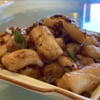 Stir-Fried Noodle Roll with Spicy Sauce XO