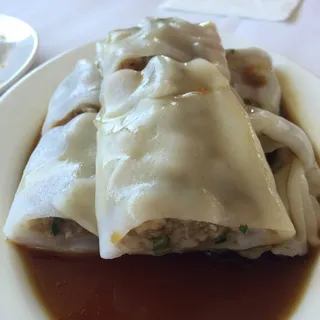 Rice Noodle Roll with Beef and Cilantro