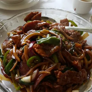Stir-Fried Mongolian Beef Chow Fun Spicy with Gravy