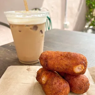 Iced Cafe con Leche y Croquetas de Jamón