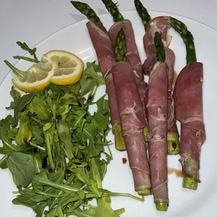 asparagus wrapped in prosciutto on a plate