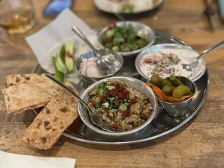 Komaaj Mazze Wine Bar