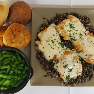 a plate of chicken and rice with green beans